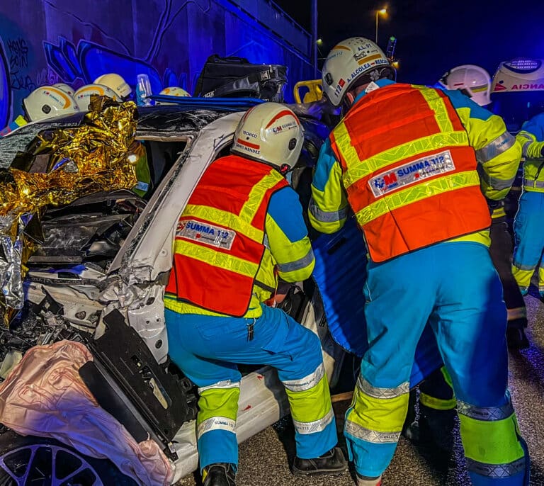 Accidente en Pozuelo: dos heridos graves tras caer el coche desde las vías del Metro Ligero