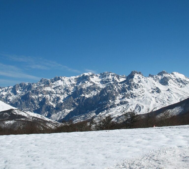 Riesgo de fuertes aludes en los Picos de Europa este fin de semana