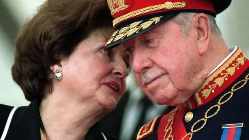Lucía Hiiart y el dictador chileno Pinochet Lucía Hiiart y el dictador chileno Pinochet