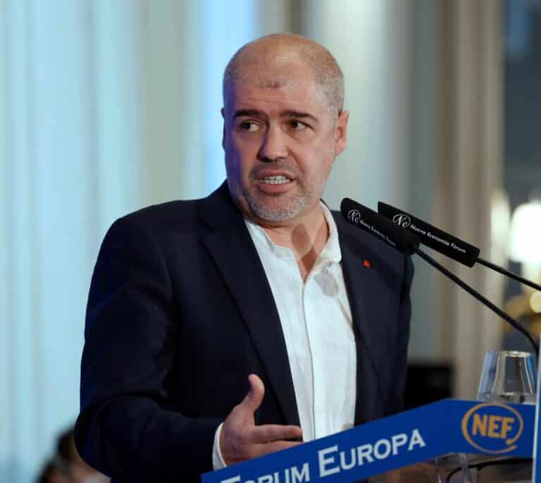 Los sindicatos exigen la prevalencia de los convenios de sector para dar su sí a la reforma laboral