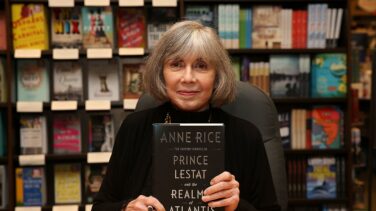 Fallece a los 80 años la escritora Anne Rice, autora de la saga 'Crónicas vampíricas'