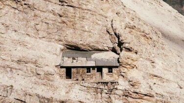 La historia detrás de los refugios a más de 2.000 metros de altura de las Dolomitas: montes Cristallo y Scorluzzo