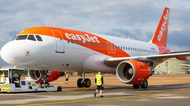 Un avión de la compañía EasyJet. Un avión de la compañía EasyJet.