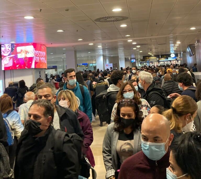 El déficit policial que colapsa Barajas: "Por catálogo somos 900 agentes, pero realmente hay 600"