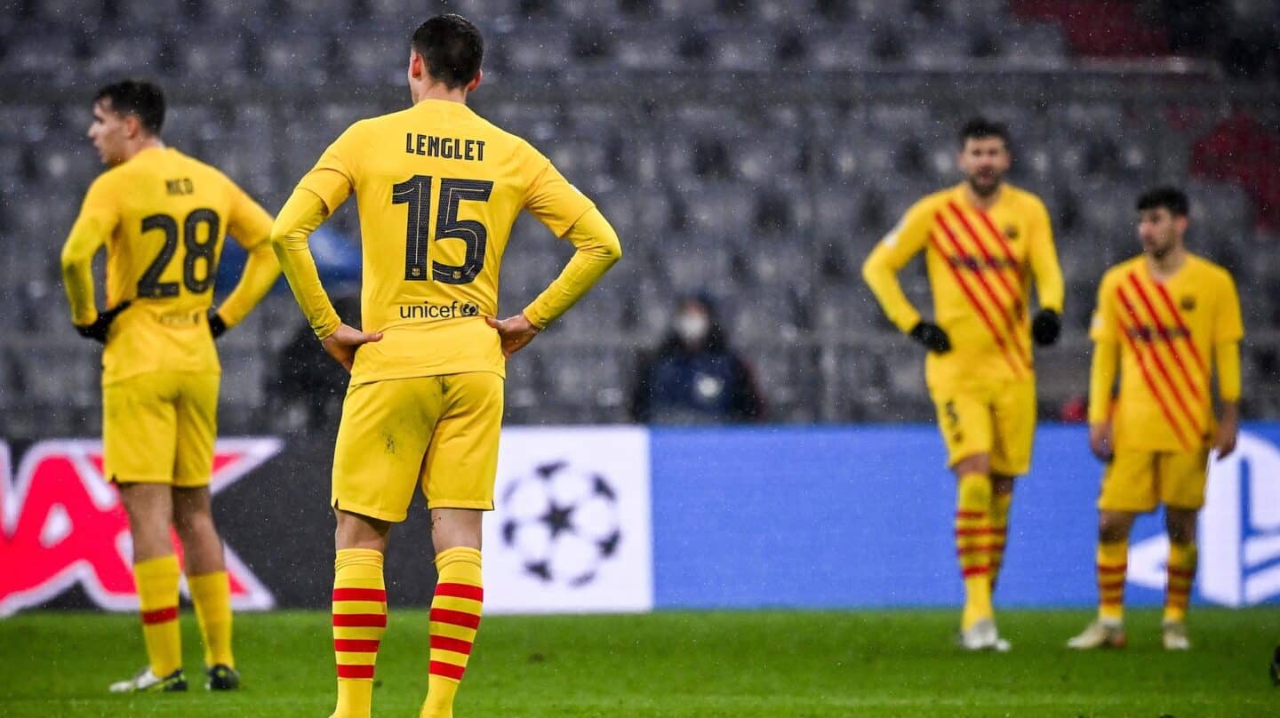 Los jugadores del Barcelona, abatidos durante el partido frente al Bayern Múnich.Los jugadores del Barcelona, abatidos durante el partido frente al Bayern Múnich.