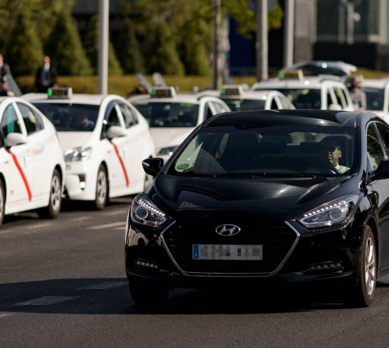 Aena ensaya en Málaga el cobro a los coches VTC por recoger viajeros en sus aeropuertos