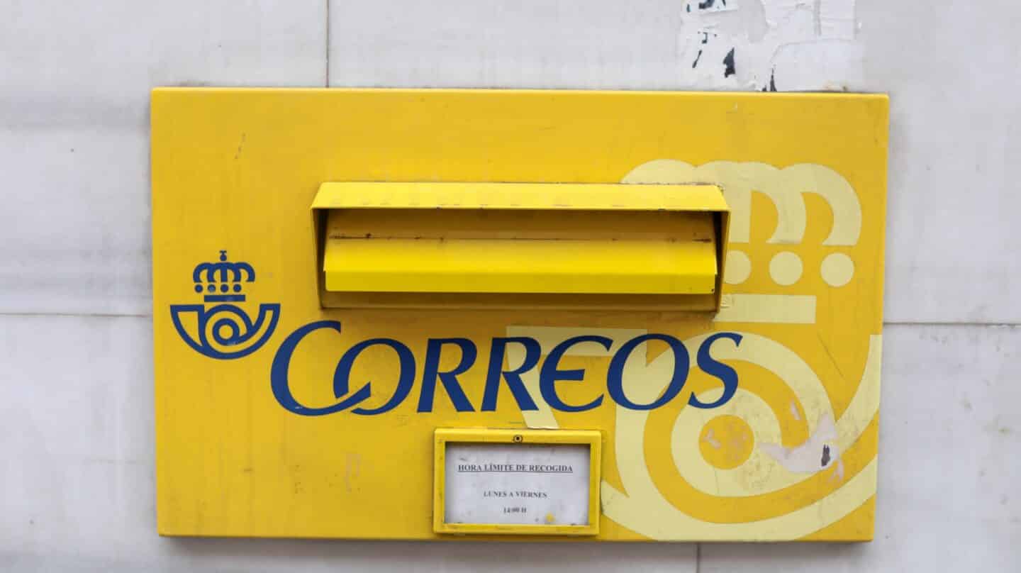 Imagen de un buzón de Correos.