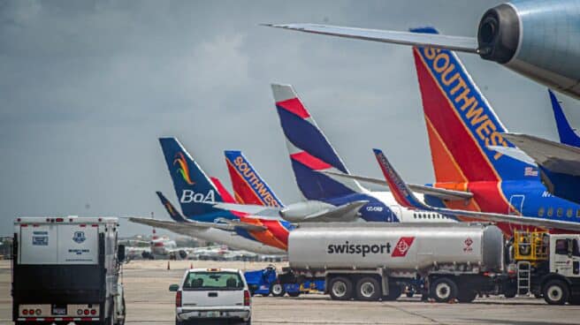 Aeropuerto de Miami registra en noviembre el día más ocupado de su historia Fotografía de archivo fechada 16 de junio de 2021 que muestra actividad de aviones en el Aeropuerto Internacional de Miami, Florida (Estados Unidos).