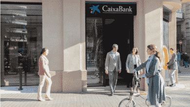 CaixaBank acelera su estrategia para atención a mayores y aumenta a cinco las operaciones gratuitas en ventanilla