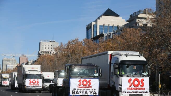 Varios camiones en las inmediaciones de Nuevos Ministerios, durante una marcha lenta por las principales vías de Madrid.