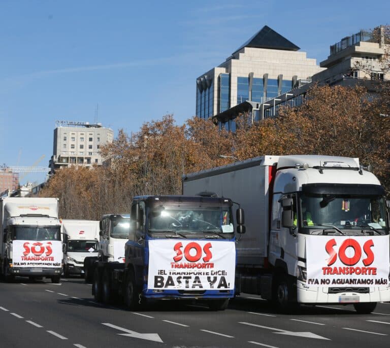 Gobierno y patronal llegan a un acuerdo para desconvocar los paros de camioneros antes de Navidad