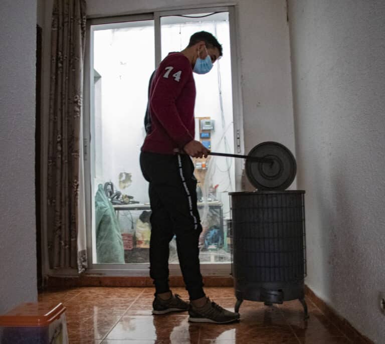 En las tinieblas de Cañada Real: 15 meses sin luz a 20 minutos del corazón de Madrid