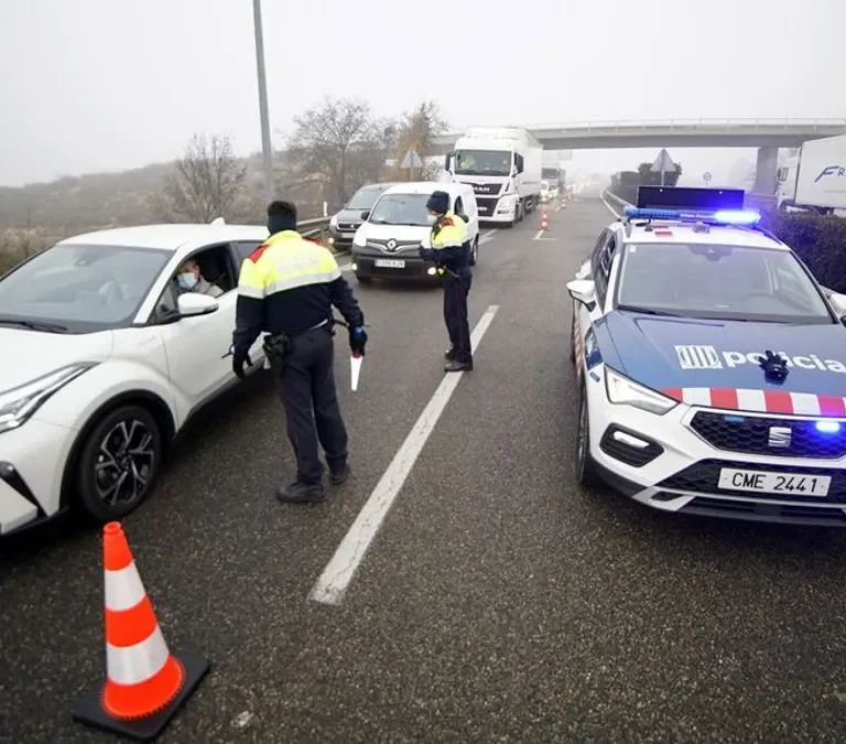 Un matrimonio y su hija mueren en un accidente múltiple en Lleida