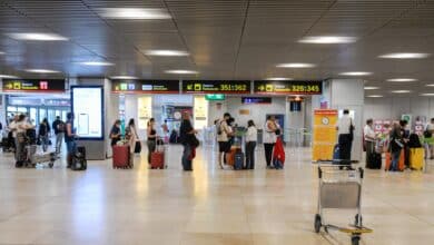 Las agencias de viajes exigen medios para evitar demoras de 45 minutos en los controles de los aeropuertos