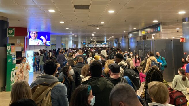 Colas en el control de pasaportes de la Terminal 1 del Aeropuerto Adolfo Suárez Madrid-Barajas