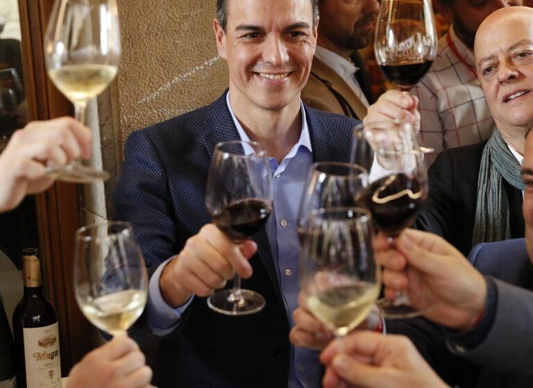 Moncloa se plantea suprimir la copa de Navidad por temor a los contagios