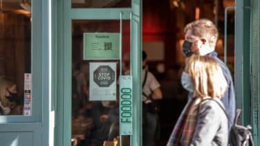Más de la mitad de casos de ómicron en España son de transmisión comunitaria, según Sanidad