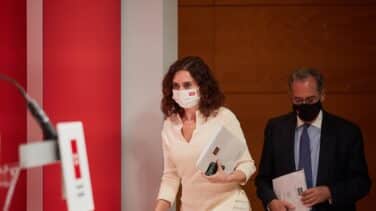 Ayuso rechaza las macrofiestas en Nochevieja pero mantendrá las campanadas y las cabalgatas