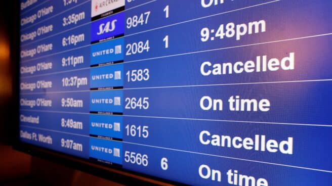 Información de vuelos en el aeropuerto de San Francisco.