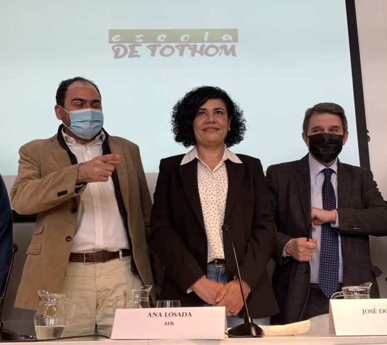 AEB pide la ejecución del 25% en un mes avalada por 1.643 padres de alumnos catalanes