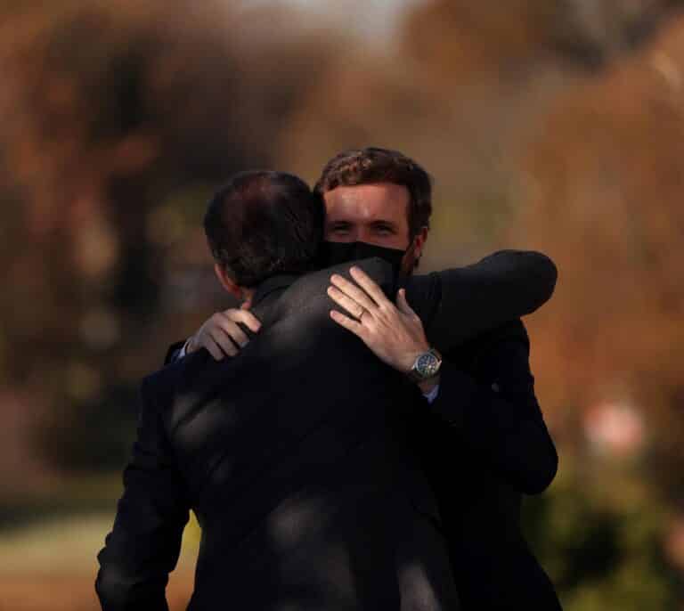 Feijóo receta a Casado "serenidad y sosiego" para derrotar "al peor Gobierno de la historia de España"