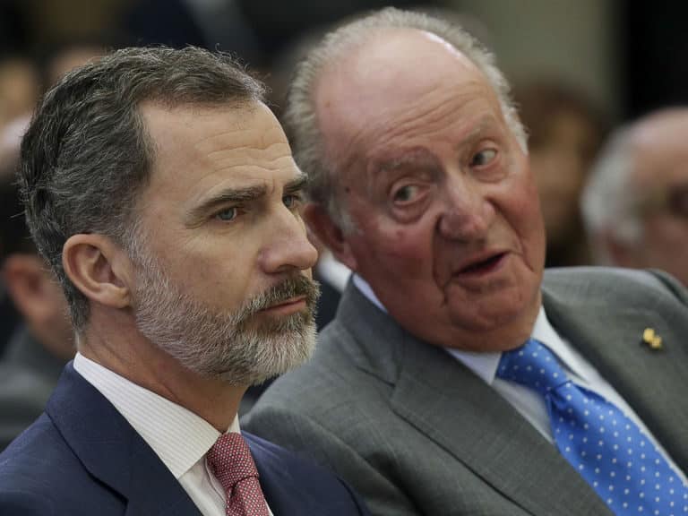 Felipe VI da por hecho que el emérito no vendrá a España hasta después de la Pascua Militar