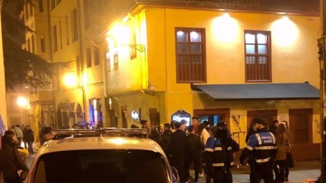 Desalojadas esta madrugada 230 personas en un bar de Oviedo que tenía un aforo permitido de 92