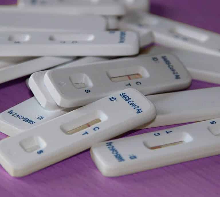 Hallan un método de falsificación por Bluetooth en una prueba de antígenos