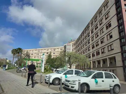 Los hospitales extremeños vuelven a restringir las visitas a pacientes por el incremento "explosivo" de casos