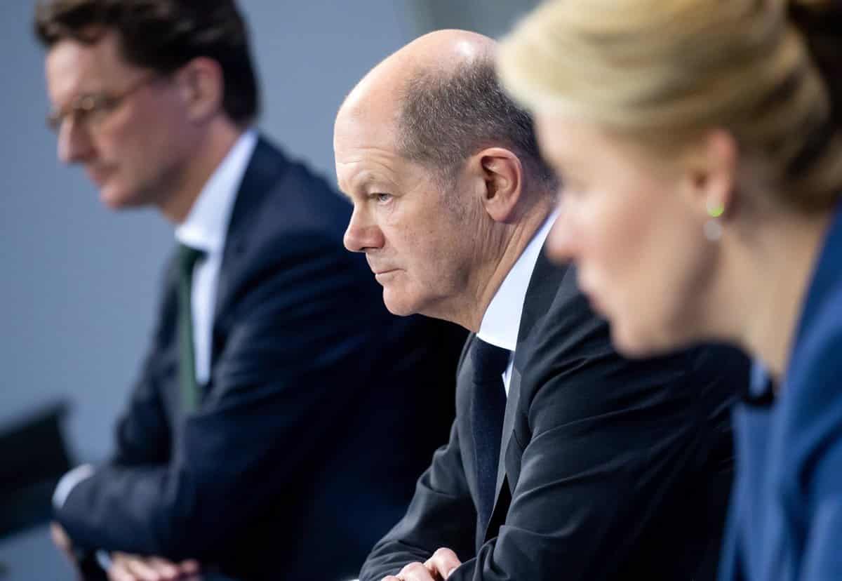 El canciller alemán Olaf Scholz después las consultas sobre la pandemia del Coronavirus entre el Gobierno Federal y los Ministros Presidentes de la Cancillería Federal.