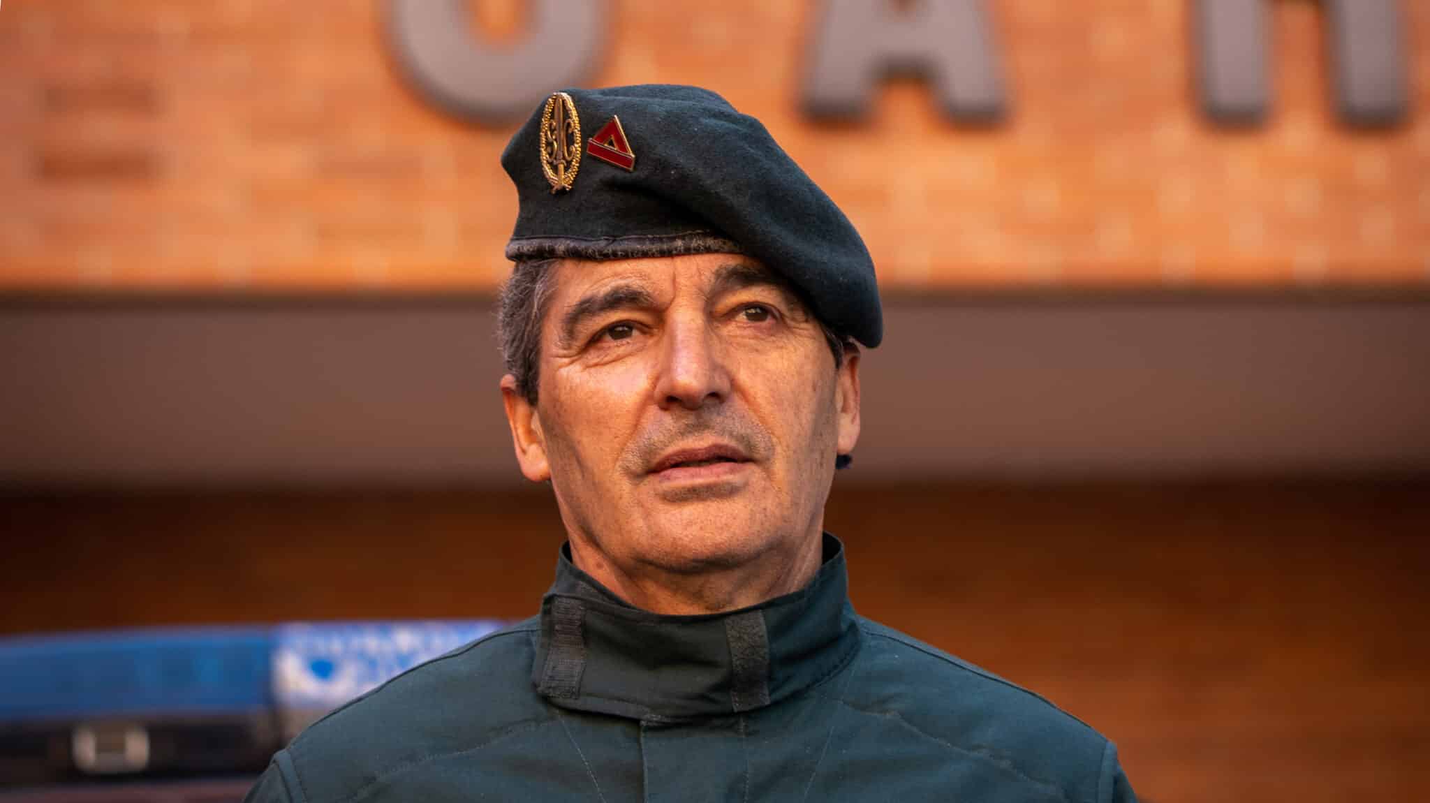 Peláez se quita uniforme de la Guardia Civil después de 50 años