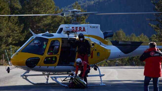 Helicóptero de la Comunidad de Madrid en Rascafría.
