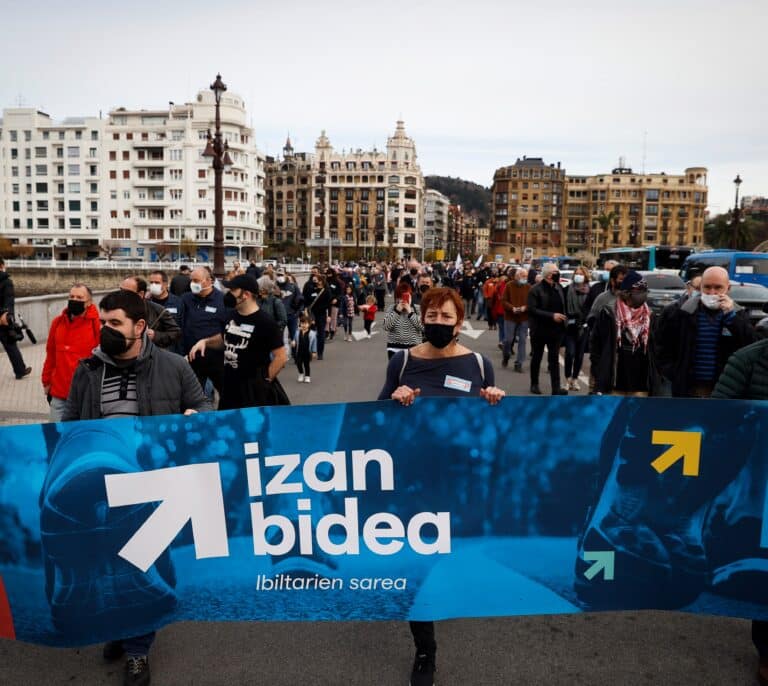 Homenaje a etarras en Arrasate: "Es compatible con la solidaridad hacia las víctimas"