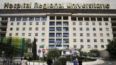 Ascienden a 68 los profesionales del hospital de Málaga infectados por covid tras una comida de Navidad