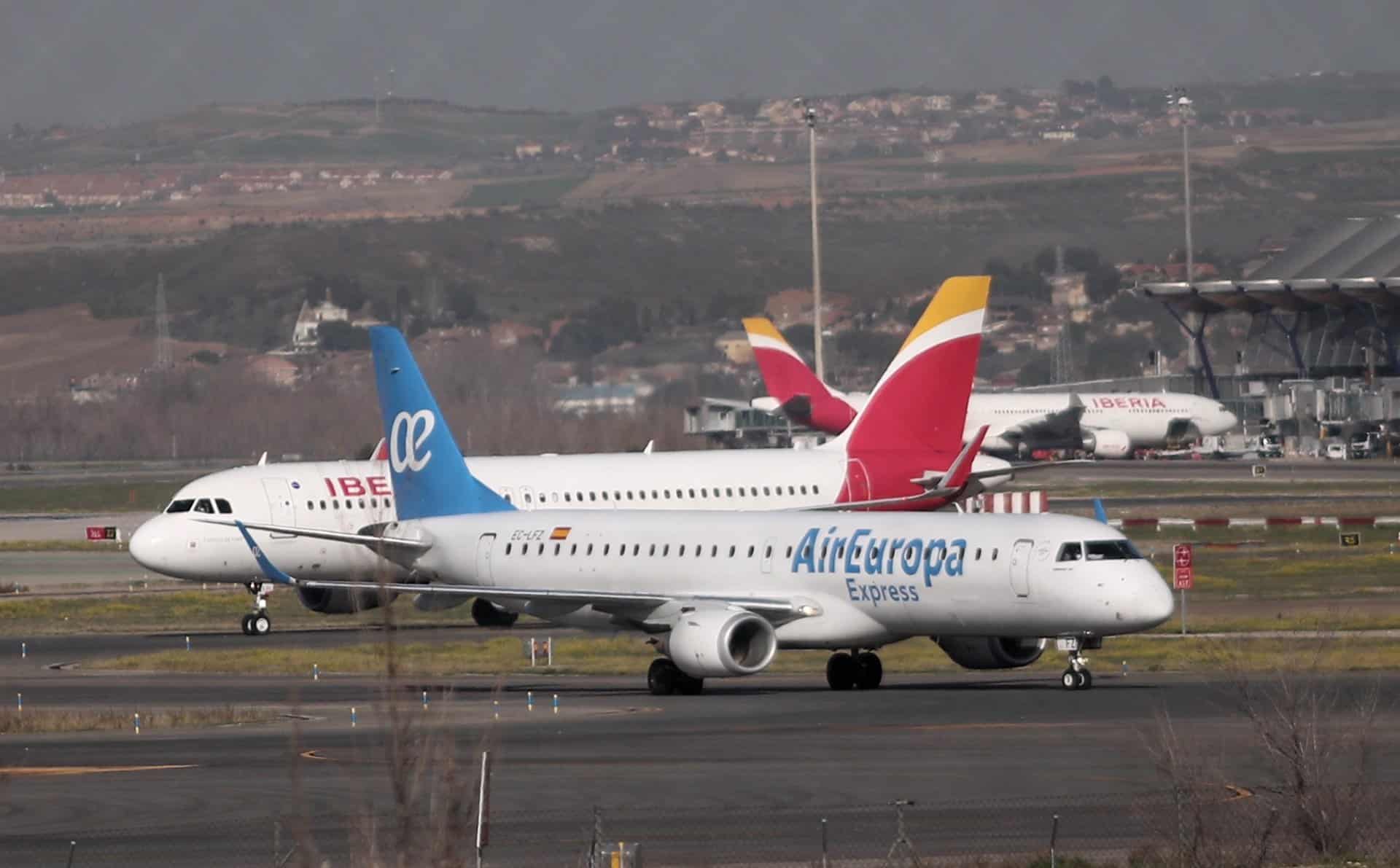 Dos aviones de Iberia y Air Europa.