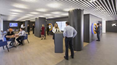 La gran revolución de la banca: menos y mejores oficinas al servicio de una atención omnicanal