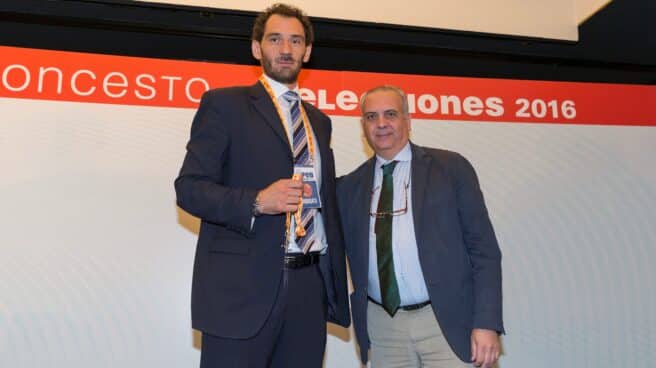 saez-ex-presidente-federacion-baloncesto-acepta-12-meses-prision Jorge Garbajosa y José Luis Sáez en 2016, cuando se produjo el relevo en la Presidencia de la FEB.