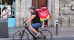 Just Eat cierra con los sindicatos el primer acuerdo colectivo para regular el trabajo de los 'riders'