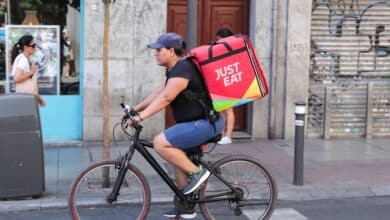 Just Eat cierra con los sindicatos el primer acuerdo colectivo para regular el trabajo de los 'riders'