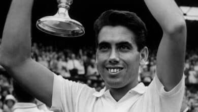 El día que Manolo Santana se hizo una raqueta con una silla y empezó a cambiar la historia del tenis español