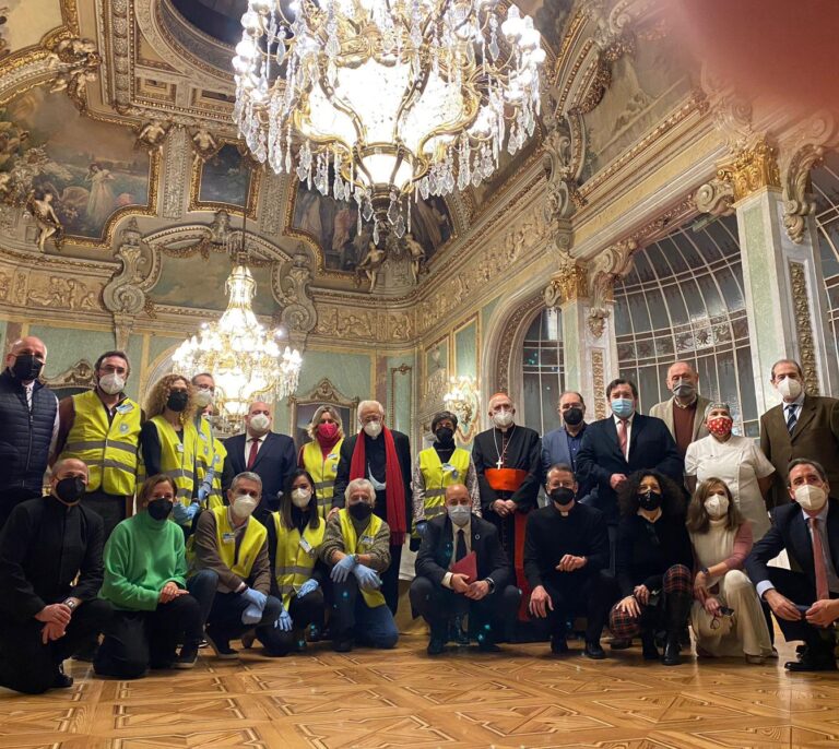 Mensajeros de la Paz vuelve a estar cerca de los más vulnerables en el Casino de Madrid, en las fiestas navideñas