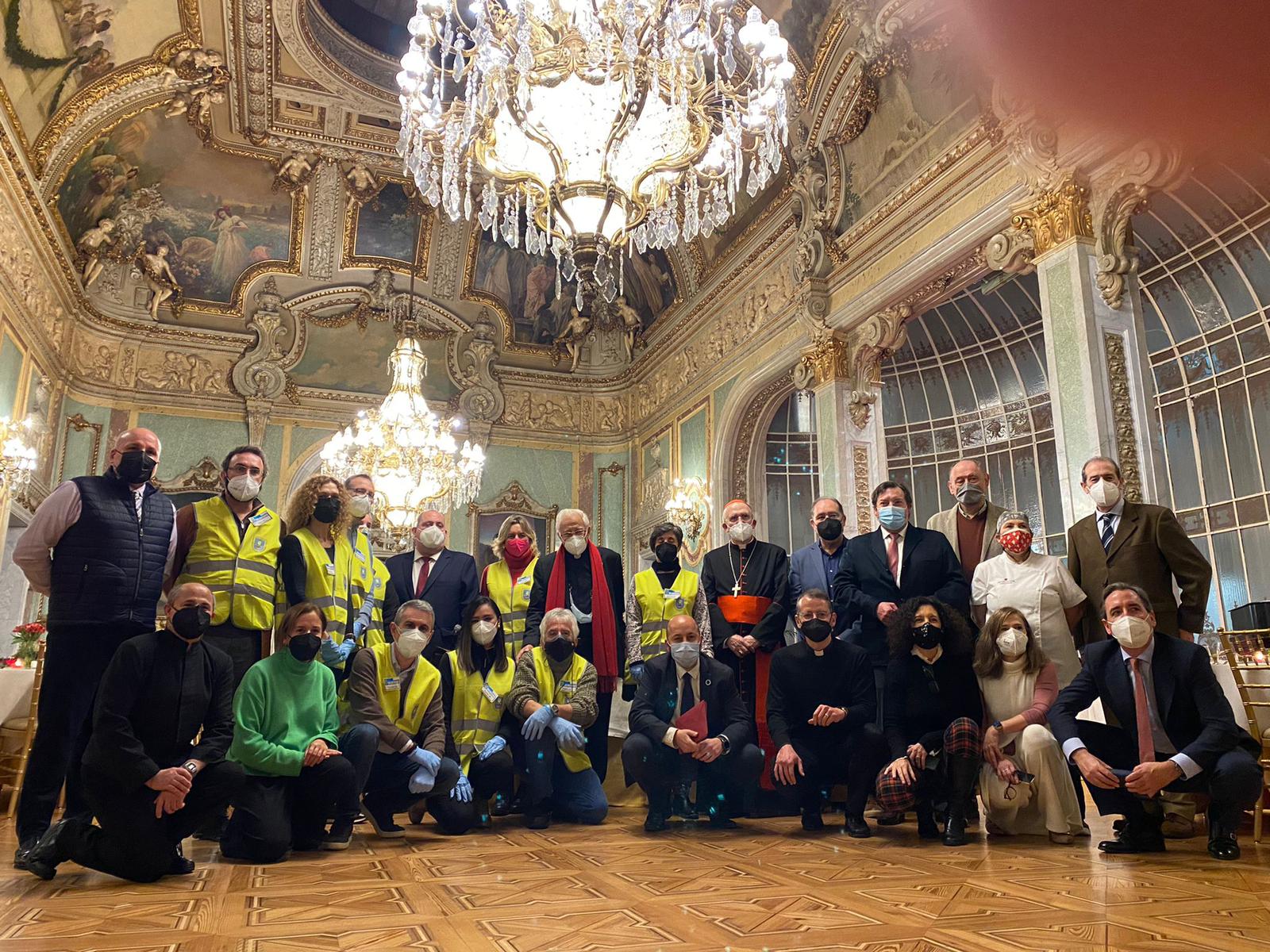 Miembros de Mensajeros de la Paz en el Real Casino de Madrid