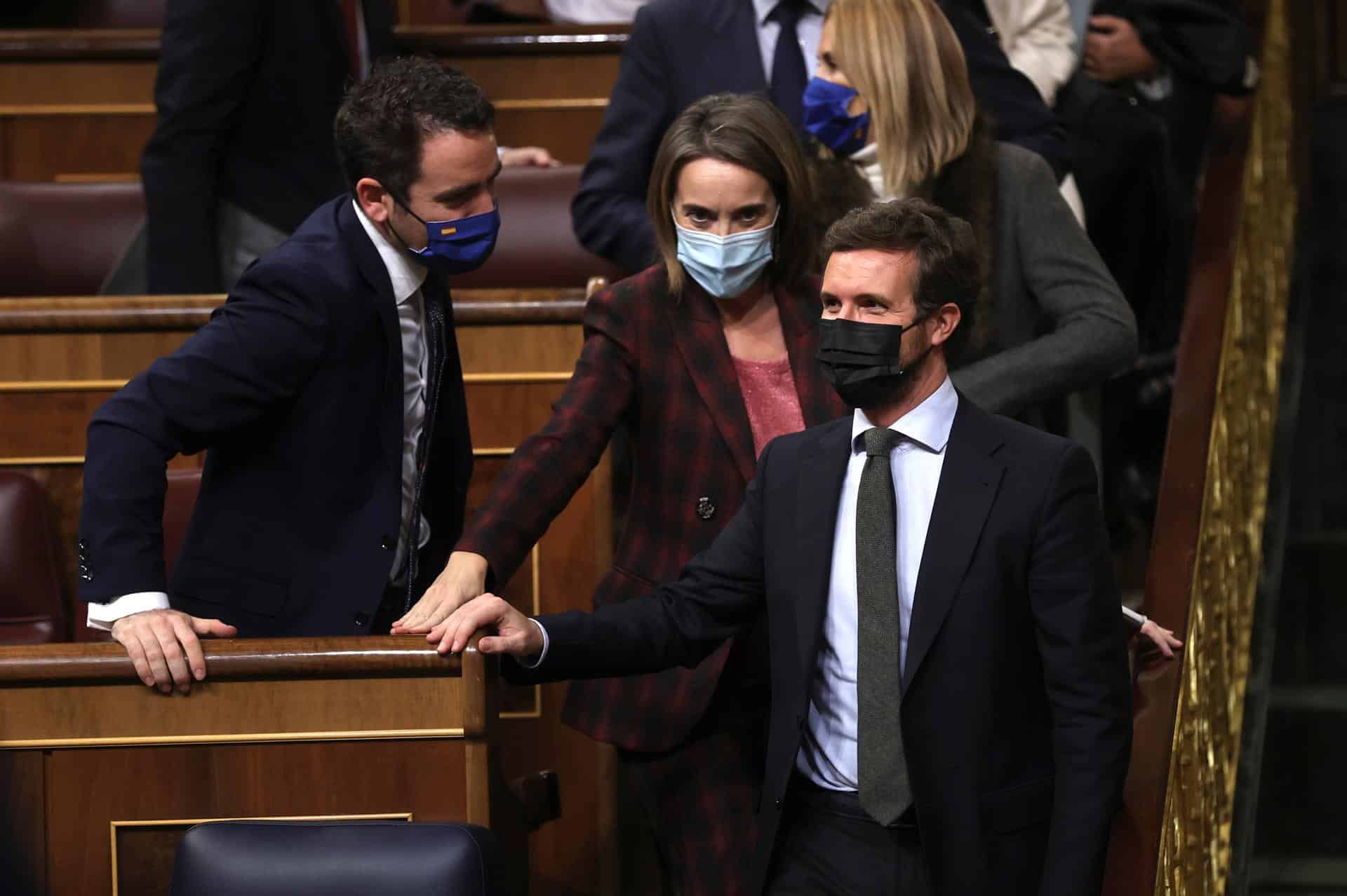 Pablo Casado, Cuca Gamarra y Teodoro García-Egea, en el Congreso de los diputados.