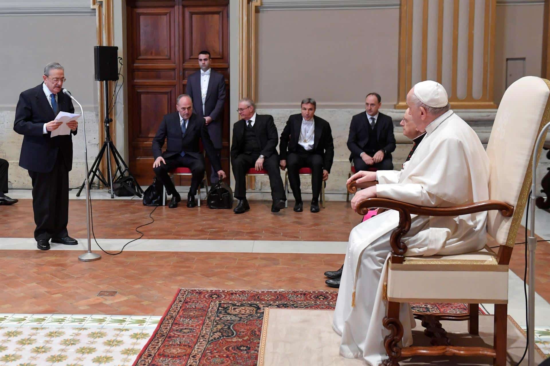 El Papa Francisco, durante un encuentro con juristas católicos italianos.