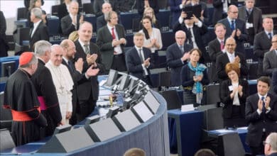 Cuando Yolanda Díaz decía que era "aberrante" que el Papa Francisco hablase en el Parlamento Europeo