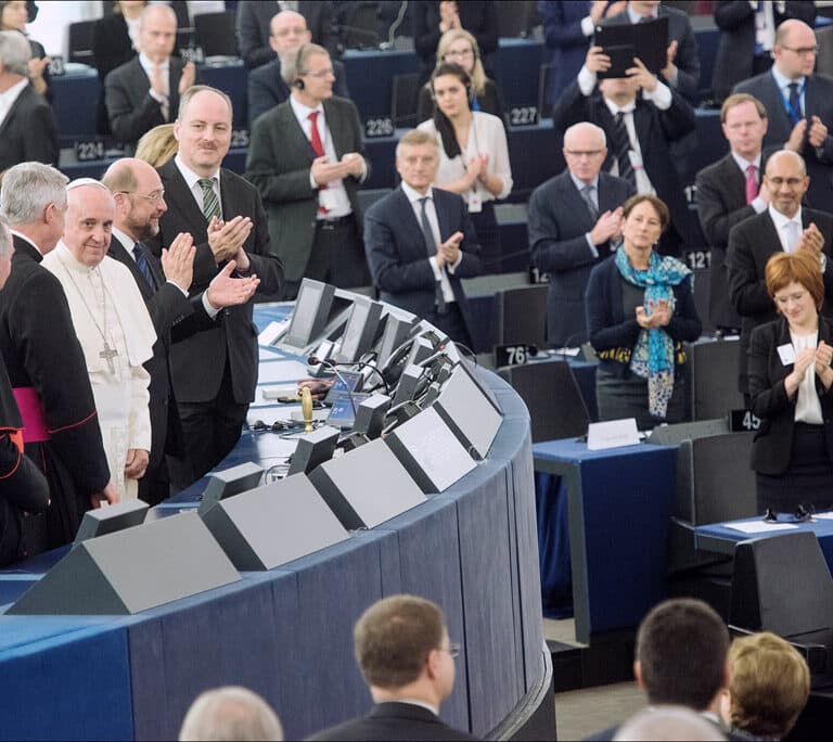 Cuando Yolanda Díaz decía que era "aberrante" que el Papa Francisco hablase en el Parlamento Europeo