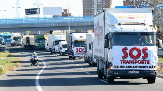 Los transportistas suspenden "temporalmente" el paro tras 20 días