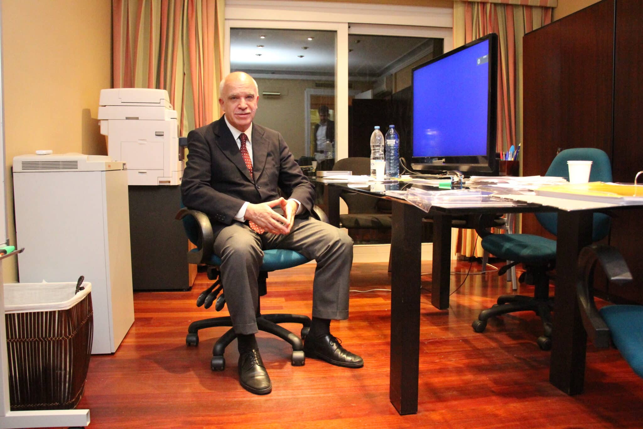 Eduardo Pascual, en su despacho de Barcelona antes de fugarse.