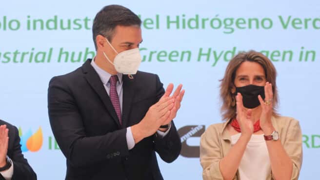 El presidente del Gobierno, Pedro Sánchez y la vicepresidenta cuarta y ministra para la Transición Ecológica y el Reto Demográfico, Teresa Ribera