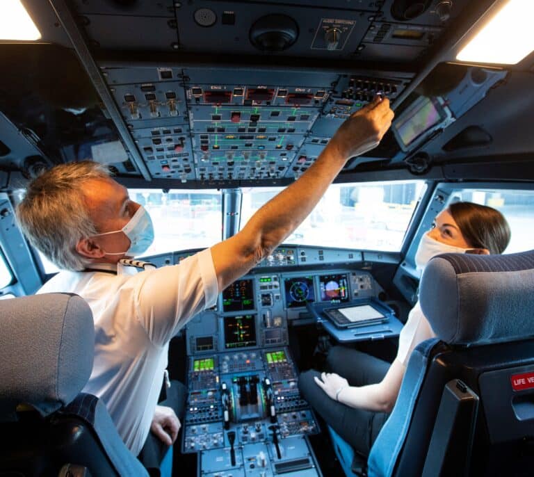 La supresión de la excepción vacunal a los británicos desata una ola de cancelaciones aéreas